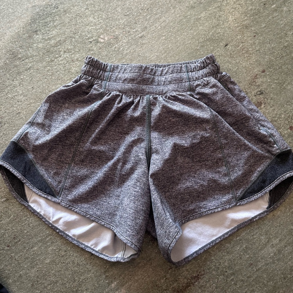 Lululemon Hotty Hot Lined 4" Shorts (Grey, Size 0) - LIKE NEW
